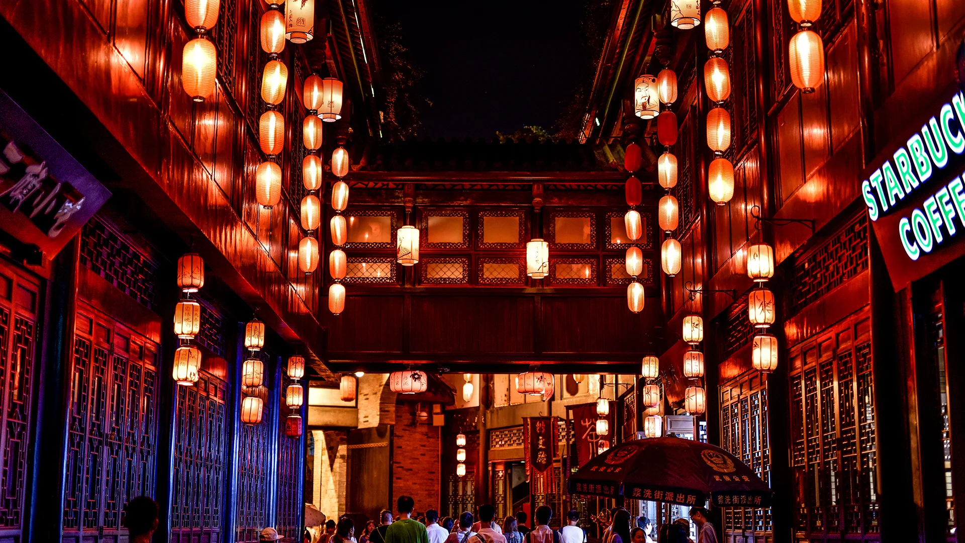 Sichuan teahouse scene in Chengdu People's Park