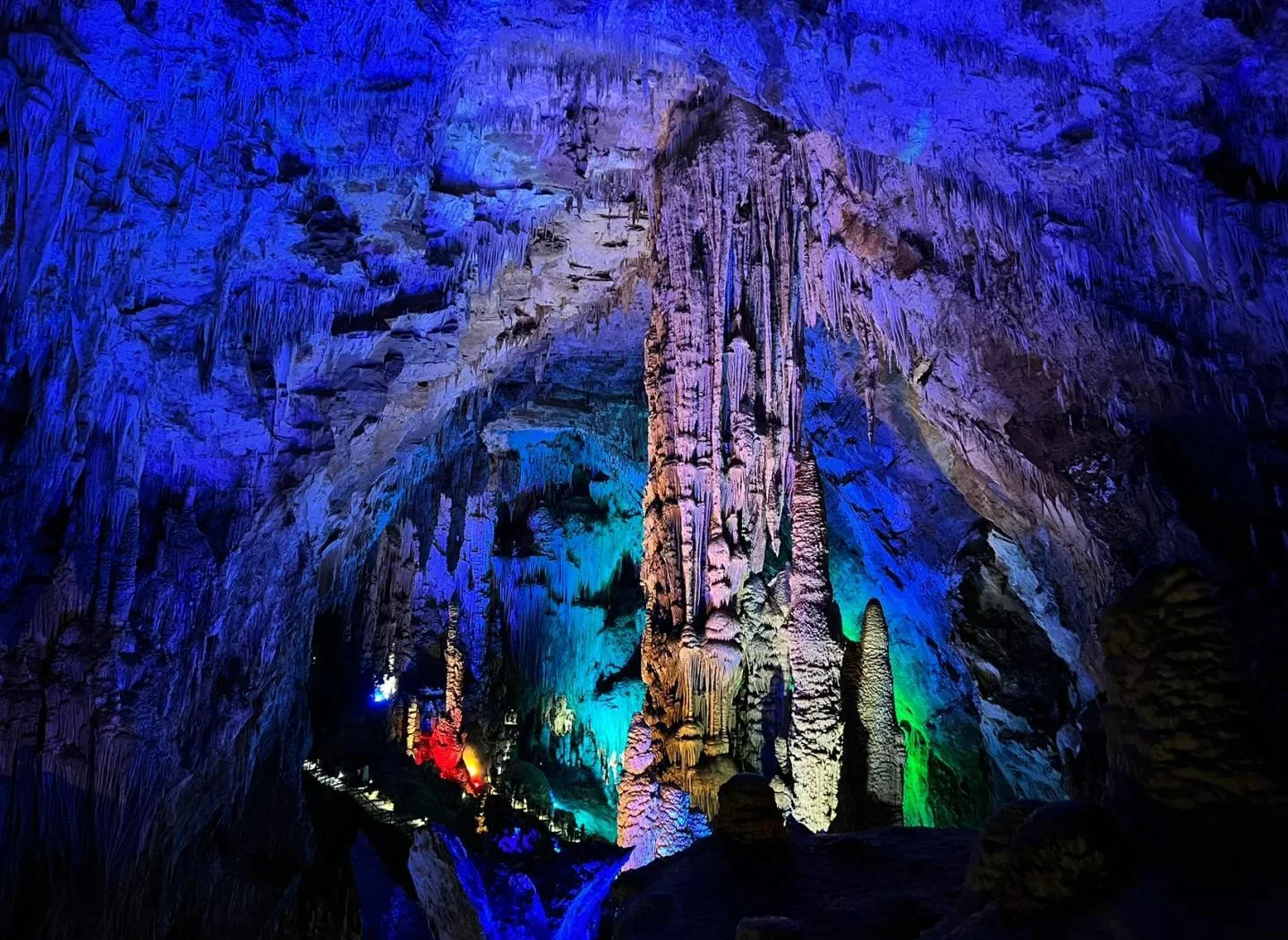 Travelers entering Wulong National Geology Park with a private driver transfer
