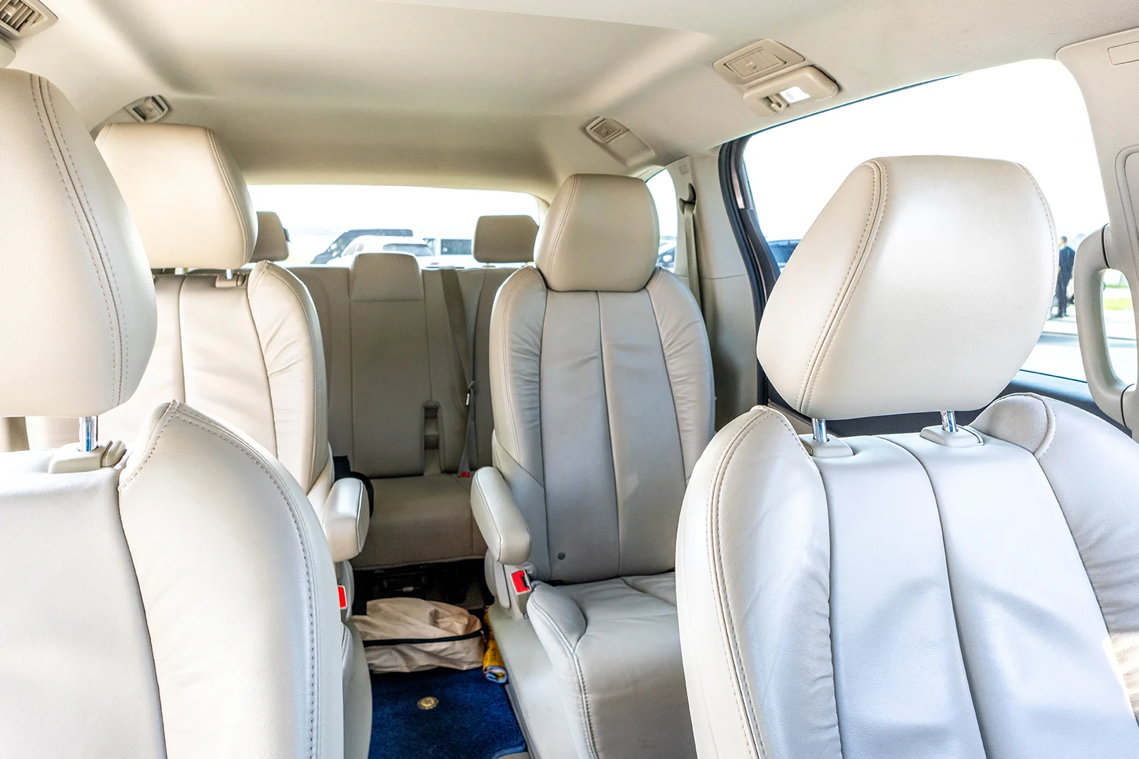 Mountain highway from Chongqing to Wulong with private car and scenic canyon views