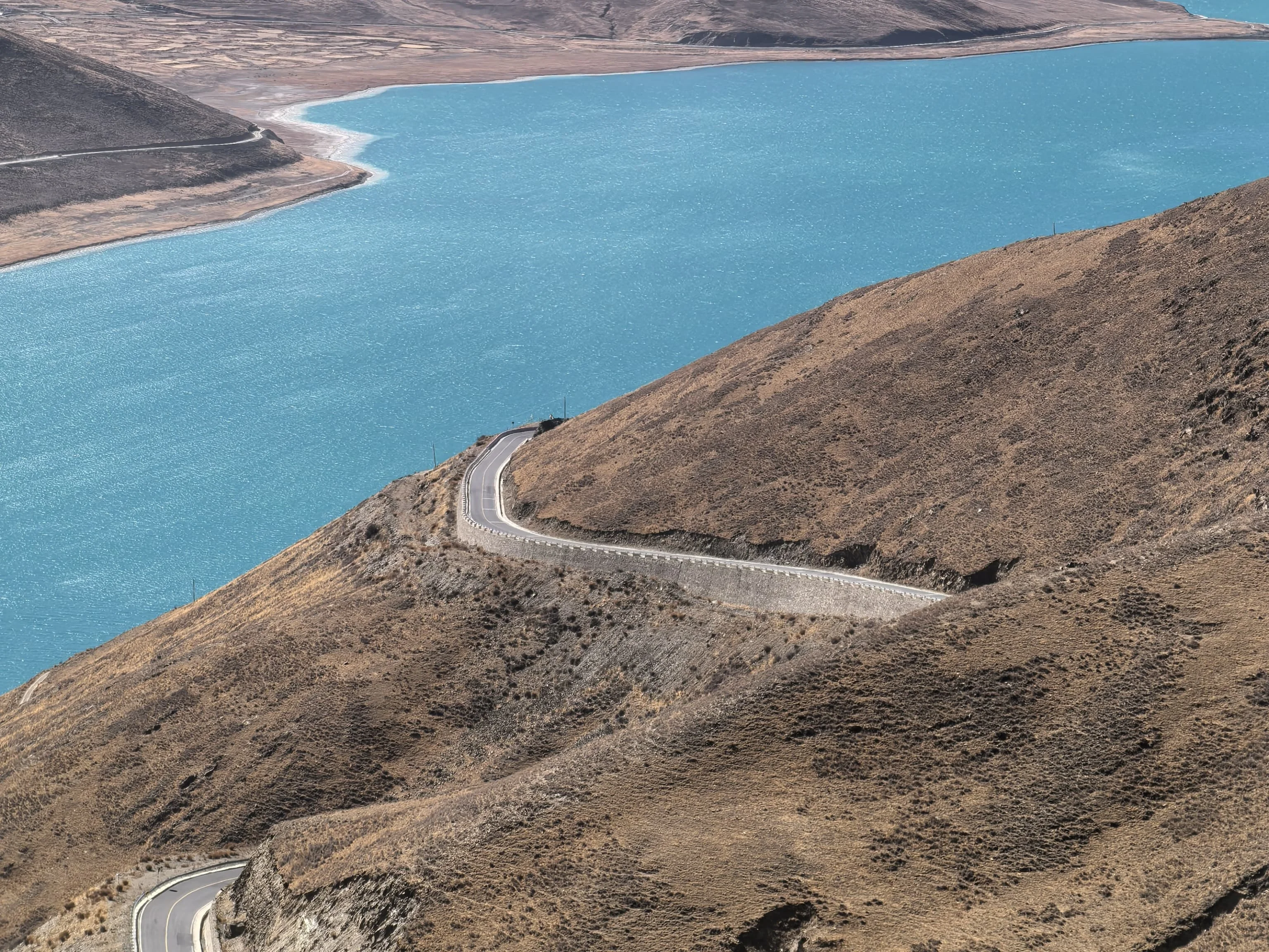 Qinghai-Tibet train crossing the vast Tibetan plateau