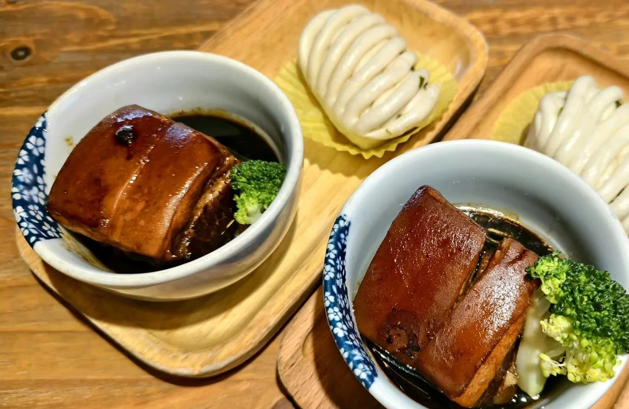 Jiangsu cuisine presentation with refined seafood and seasonal vegetables