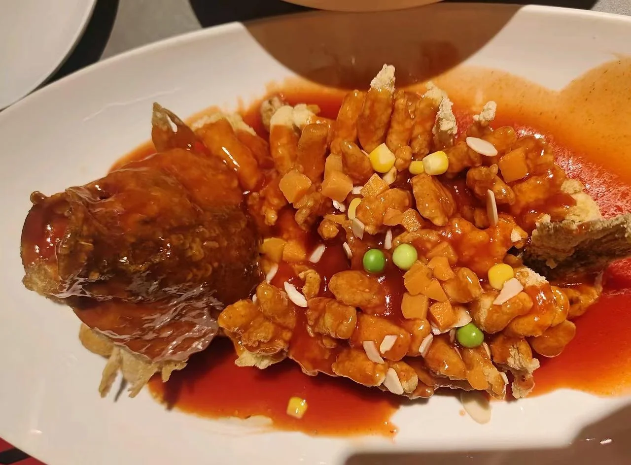 Cantonese dim sum and tea in a traditional Guangdong teahouse