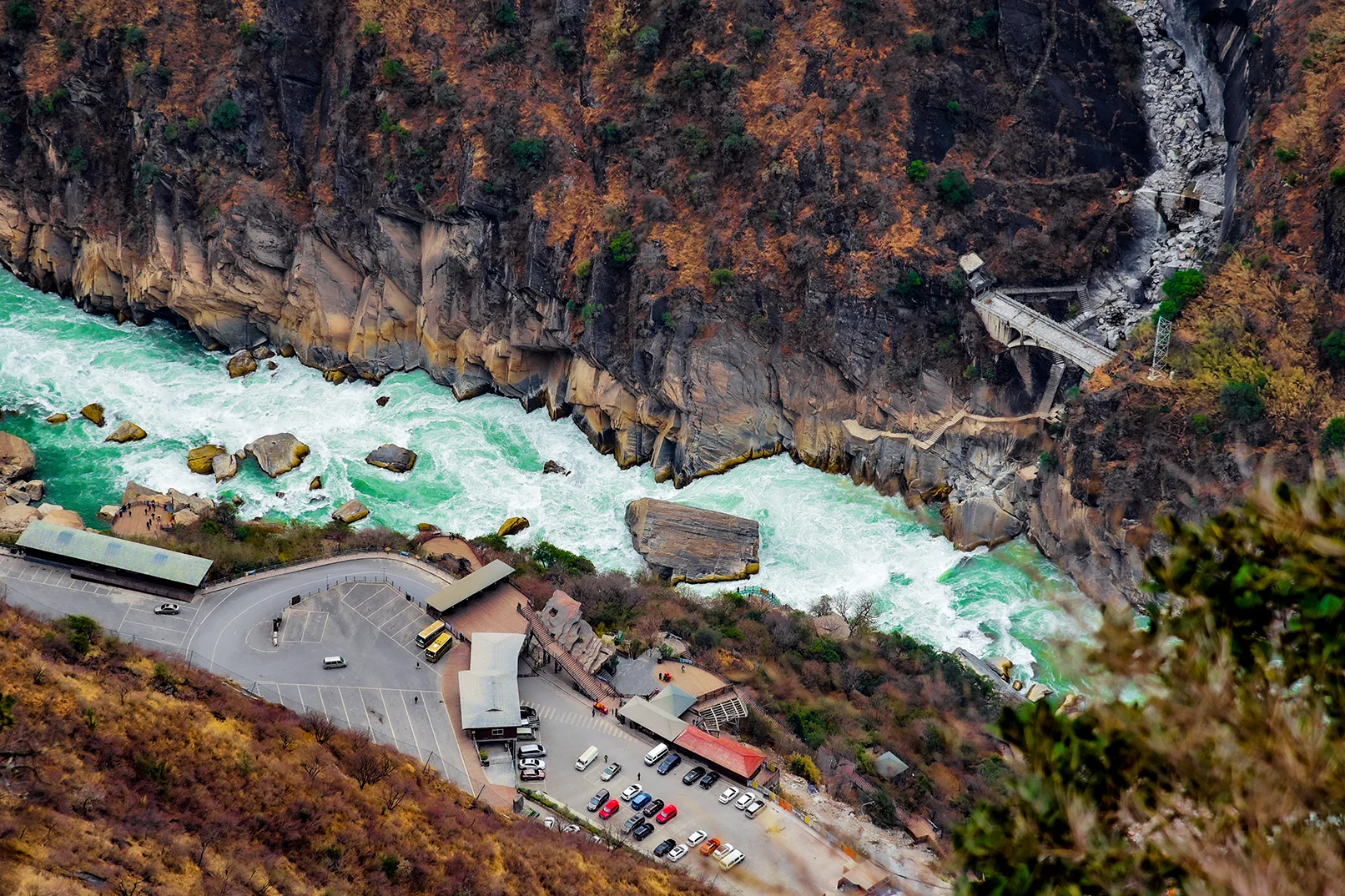 Backpackers on a scenic mountain trail in Yunnan with deep valleys and peaks