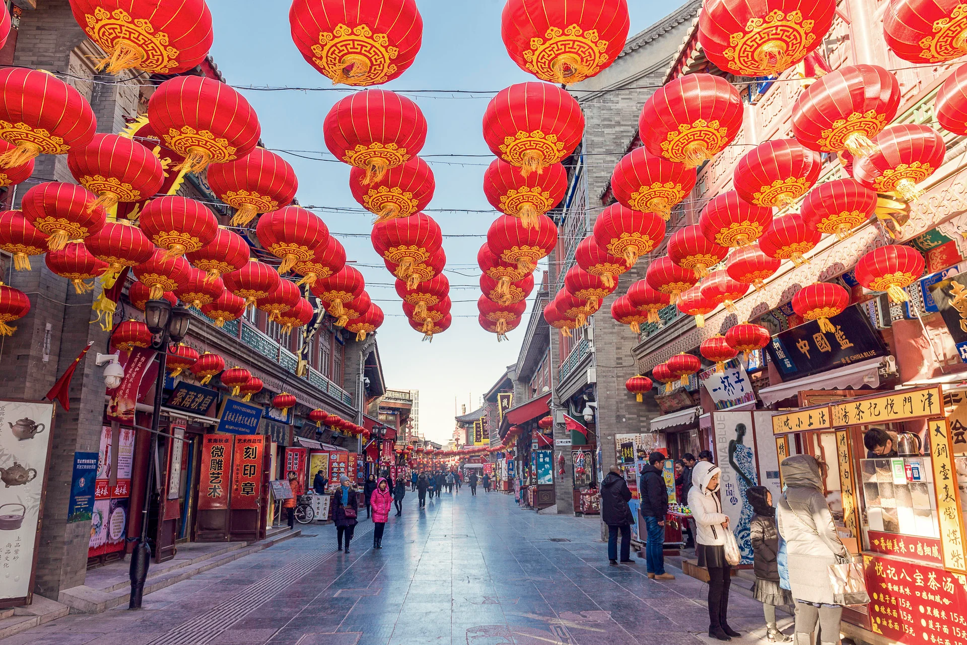 Traditional market in Xi'an with local handicrafts and souvenir stalls
